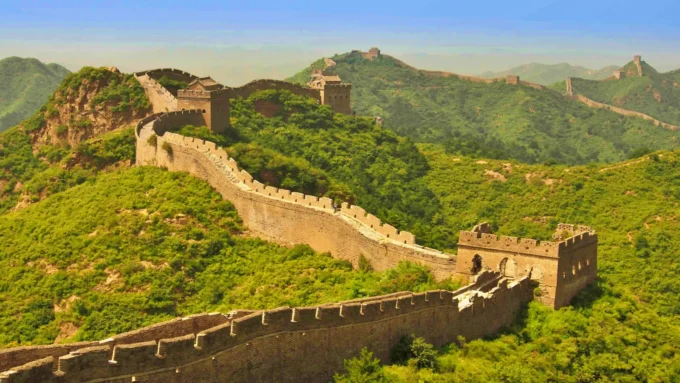 Great Wall of China - One of the 7 Wonders of the World in Hindi