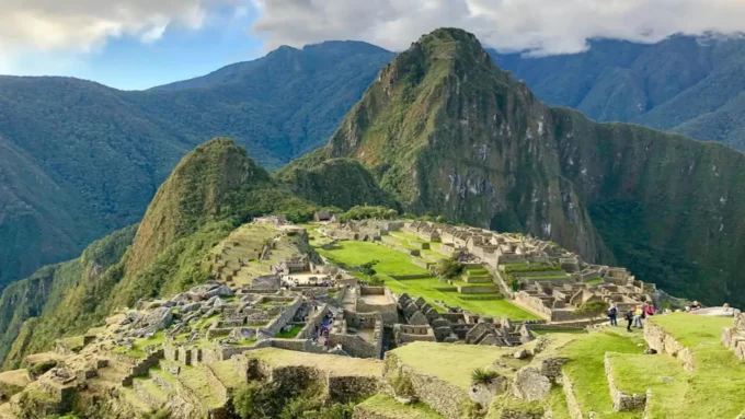 Machu Picchu - One of the 7 Wonders of the World in Hindi